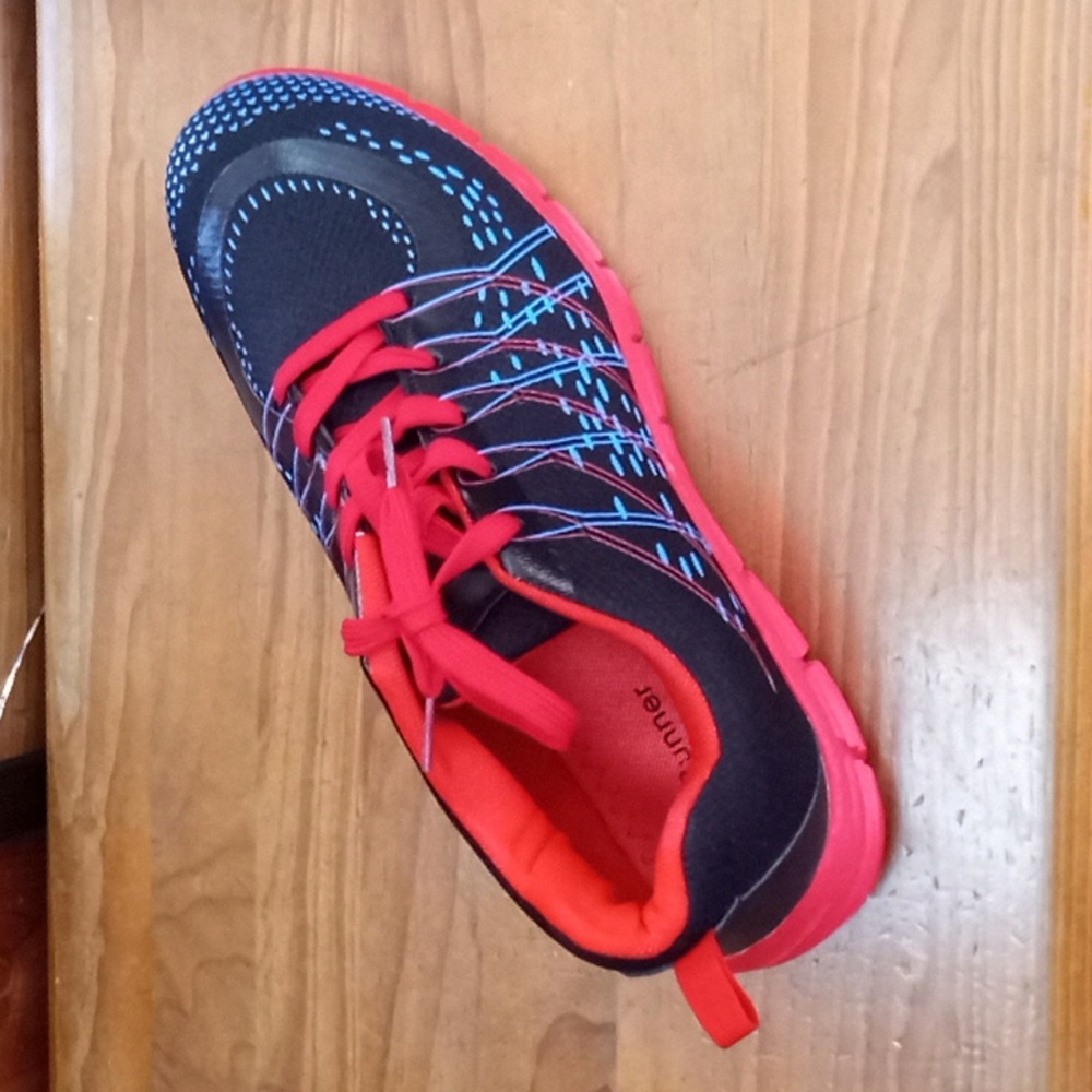 comfortable tennis color black red